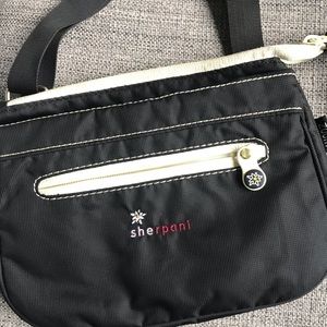 Small Sherpani purse